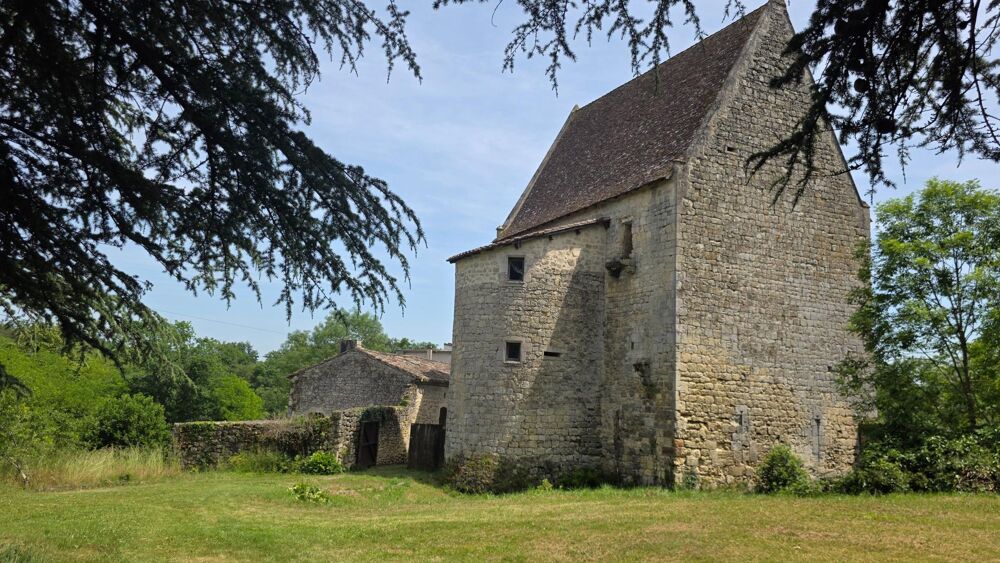 Vente Maison Château de Sauvagnac – Maison forte médiévale inscrite Monument Historique Romagne