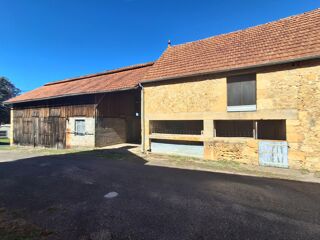 Vente Maison Ancien corps de ferme avec maison en pierre, grange, séchoir à tabac, four à pain et piscine, l'ensemble sur 11510 m² Payrignac