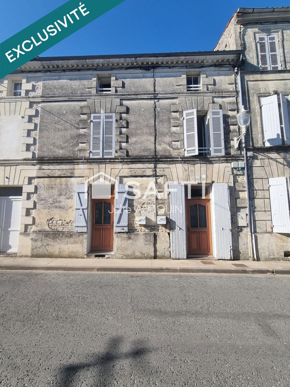Centre-ville de Matha  2 logements + Grand Dépôt