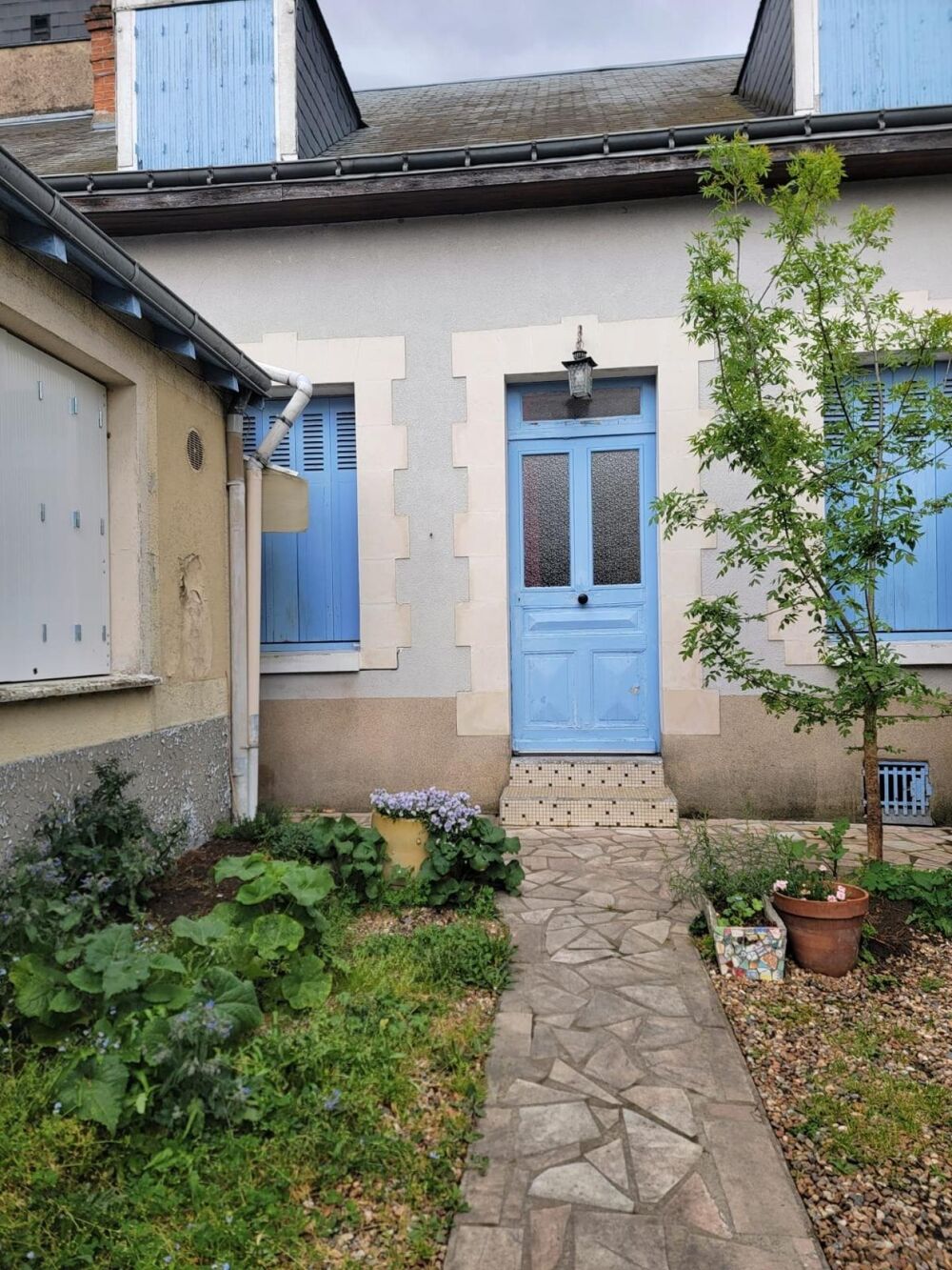 Maison de ville avec cour au coeur de Tours et potentiel intérieur !