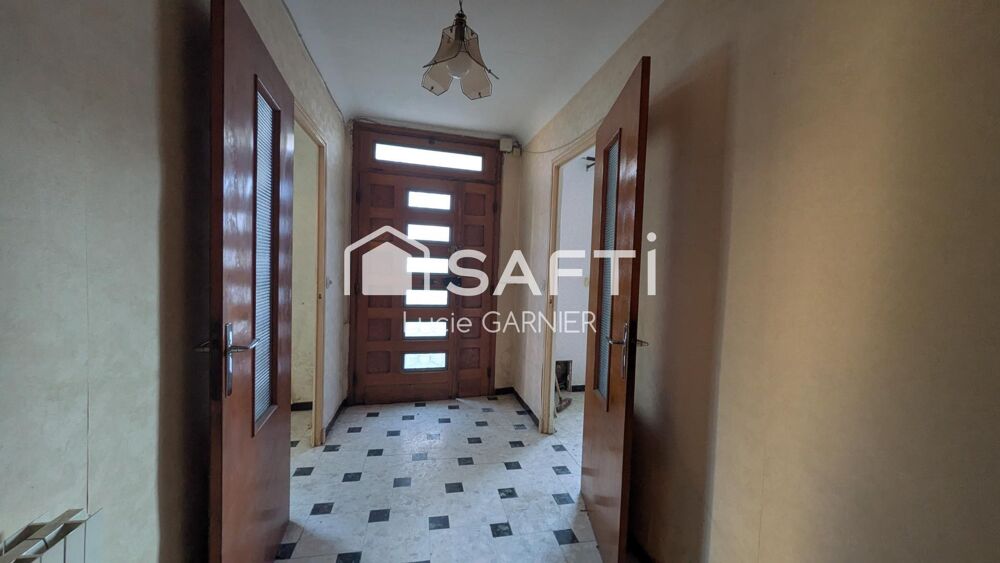 Maison de village avec garage et fort potentiel  244 m² exploitables avec un extérieur