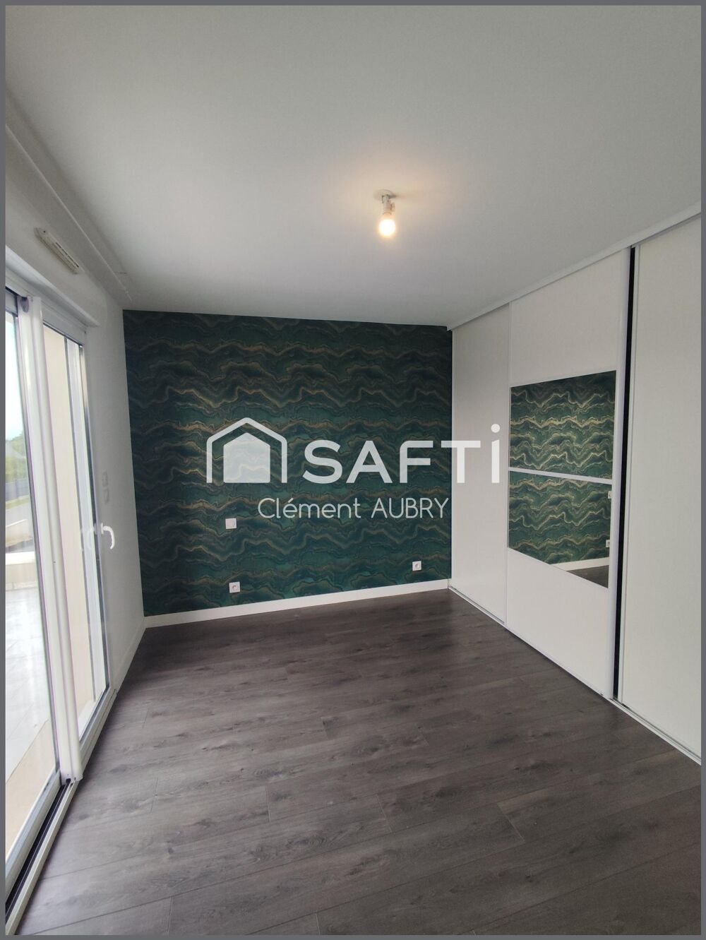 Beau Pavillon offrant de beaux volumes avec magnifique terrain !