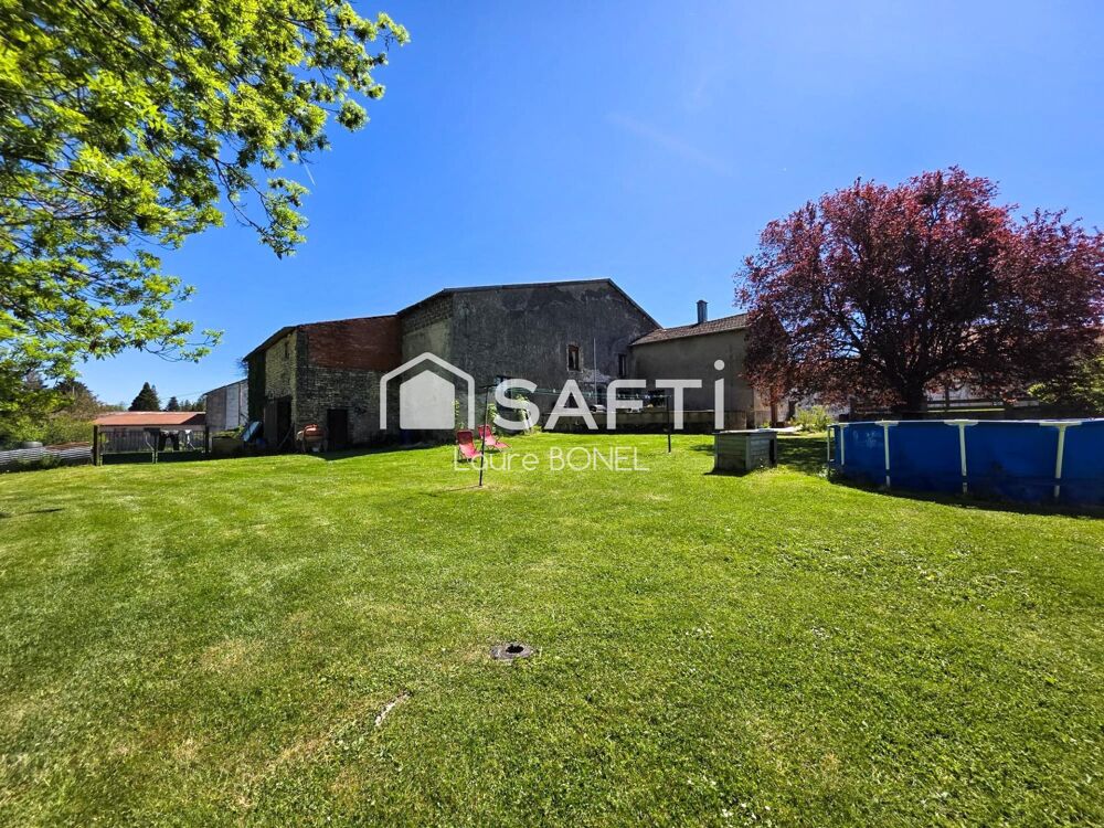 Maison de village aux volumes XXL, jardin agréable