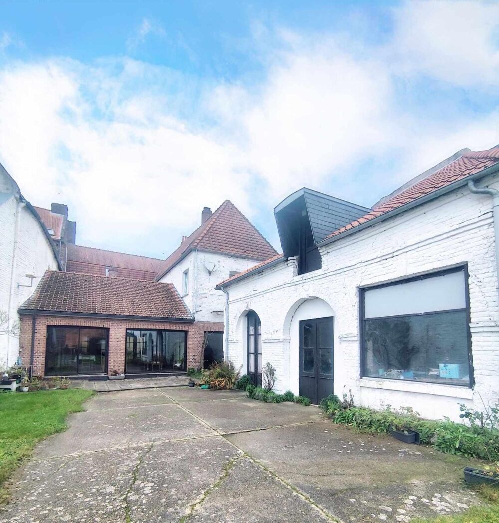 MAISON VOLUMINEUSE EN CENTRE VILLE 6 CHAMBRES AVEC JARDIN ET DEPENDANCE
