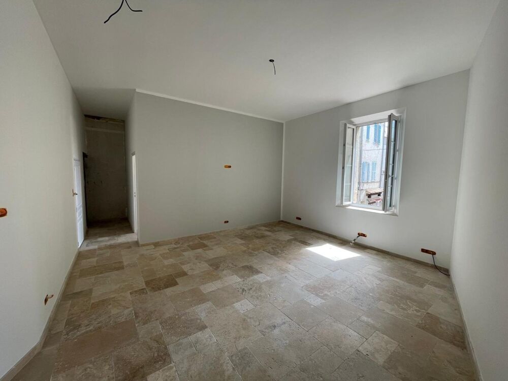 Vente Immeuble Immeuble de rapport 1 T3, 1 cellule commerciale Le luc