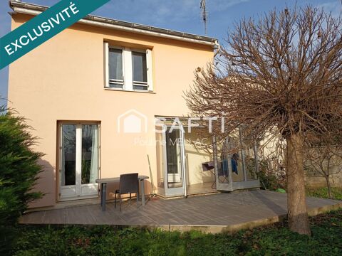   Situe dans la charmante ville de Priss ,  cette maison rnove est idale pour une famille Maison - 5 pice(s) - 85 m