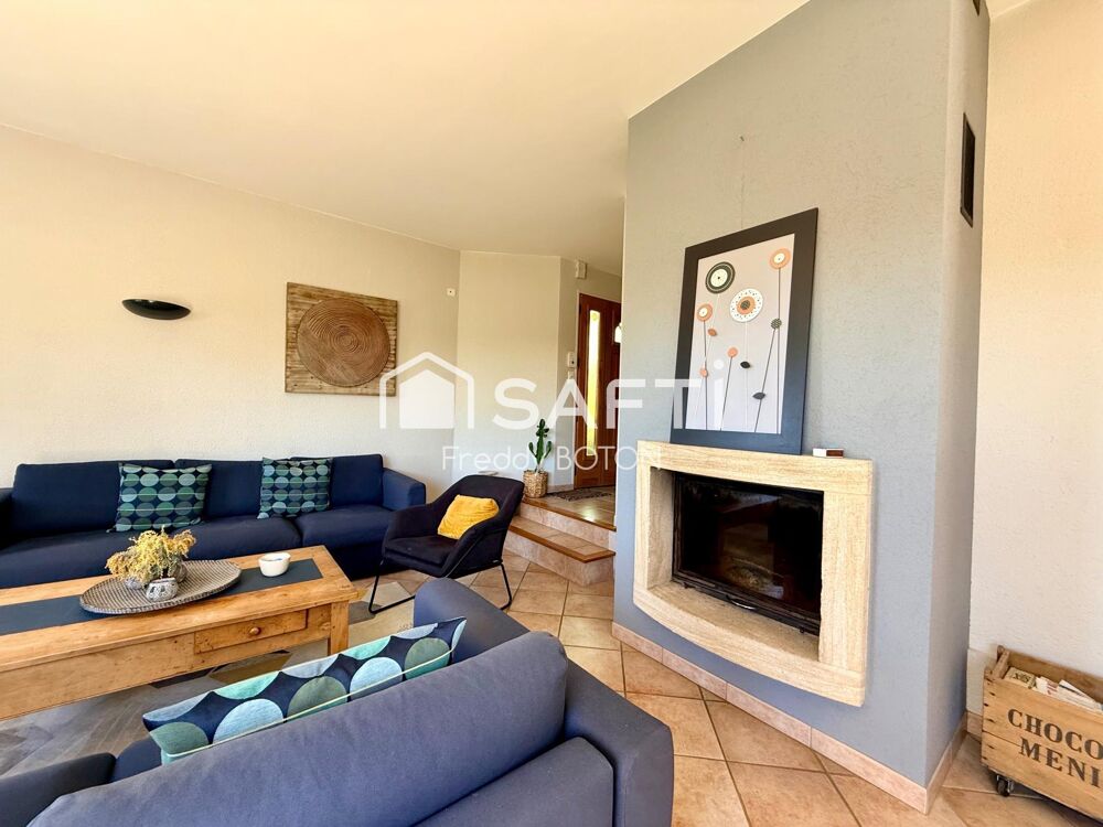 Une maison clé en main, moderne et parfaitement entretenue avec piscine et grands extérieurs .