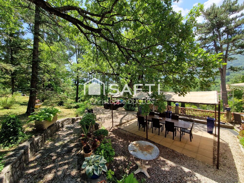 Spacieuse maison bourgeoise avec jardin, piscine et maison d'amis.