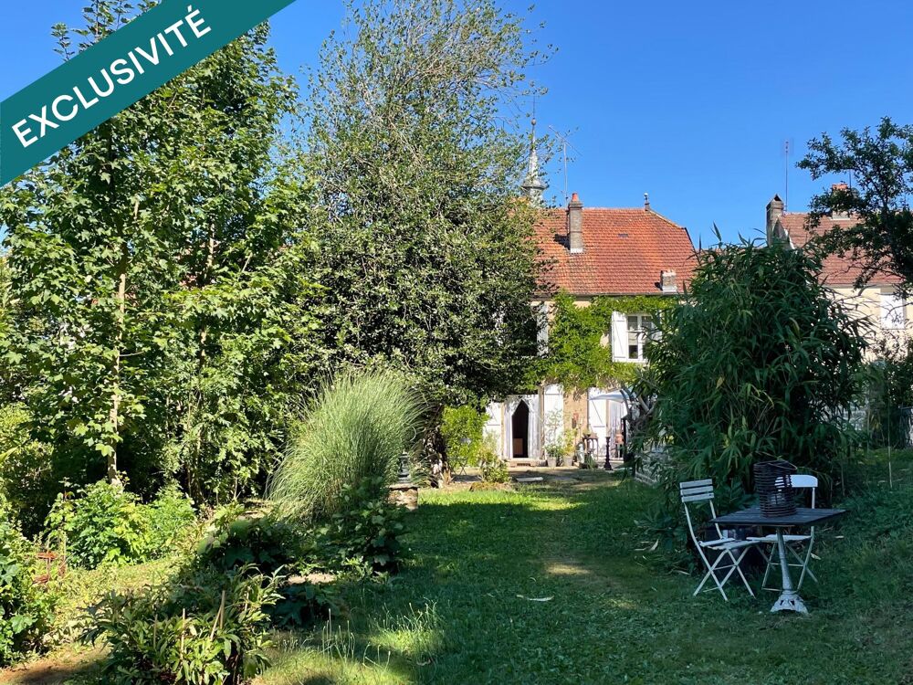Ensemble immobilier de caractère composé de trois habitations indépendantes  Environ 372 m² habitables sur 2 328 m² de terrain