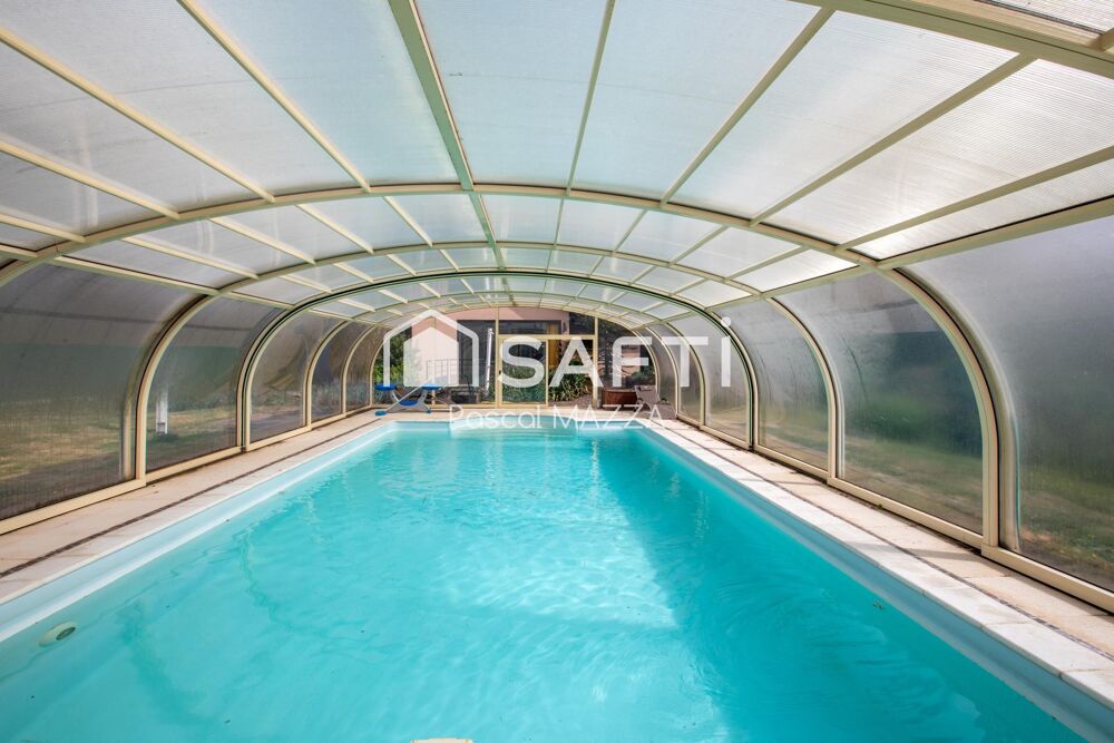 villa d'architecte de 300m² avec piscine de 12,50x5m sur un terrain de 2512m²