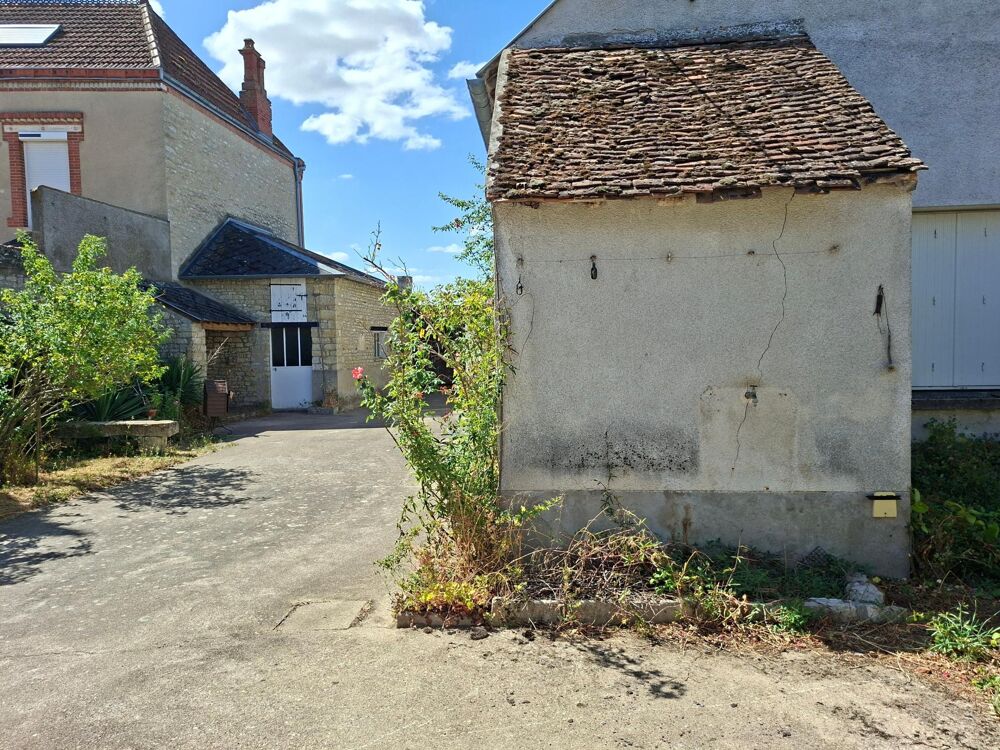 Fermette, dépendances, grand terrain constructible