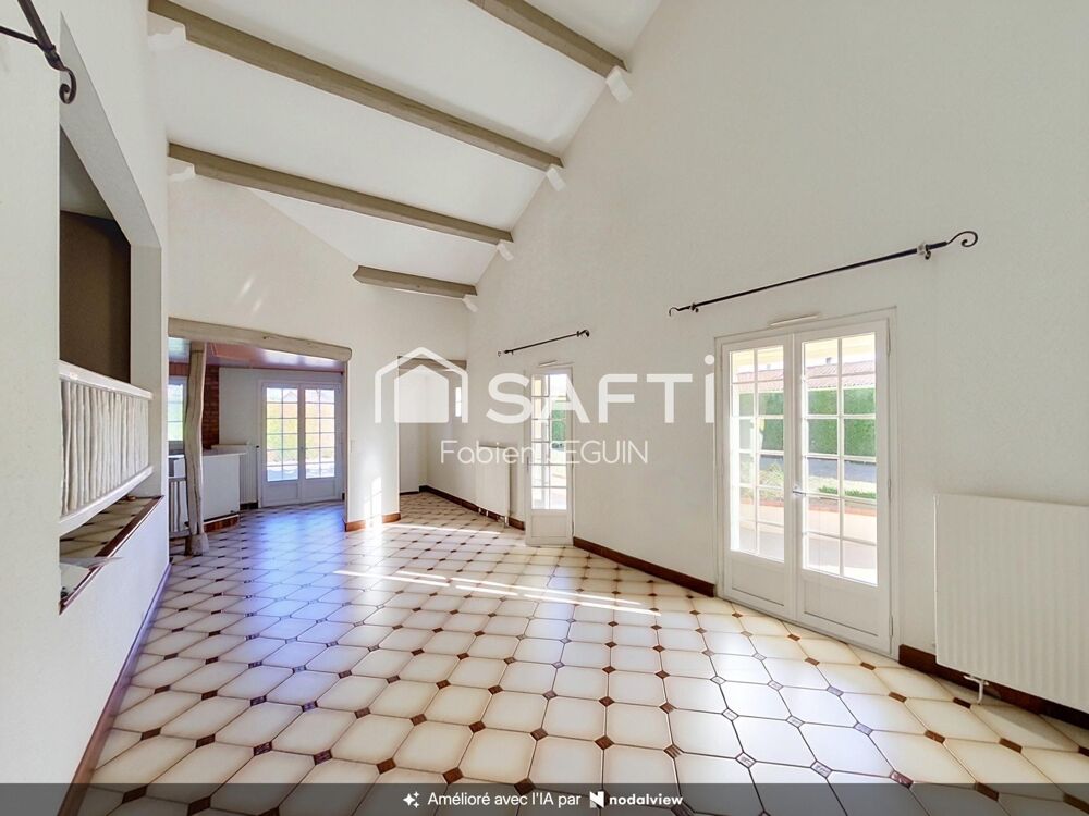 Pavillon familial 4 chambres, bien entretenu, grand garage, sur un beau terrain clos