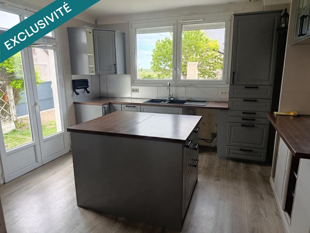 Maison au Coeur de Neuvy-le-Roi Grand volumes et terrain clos