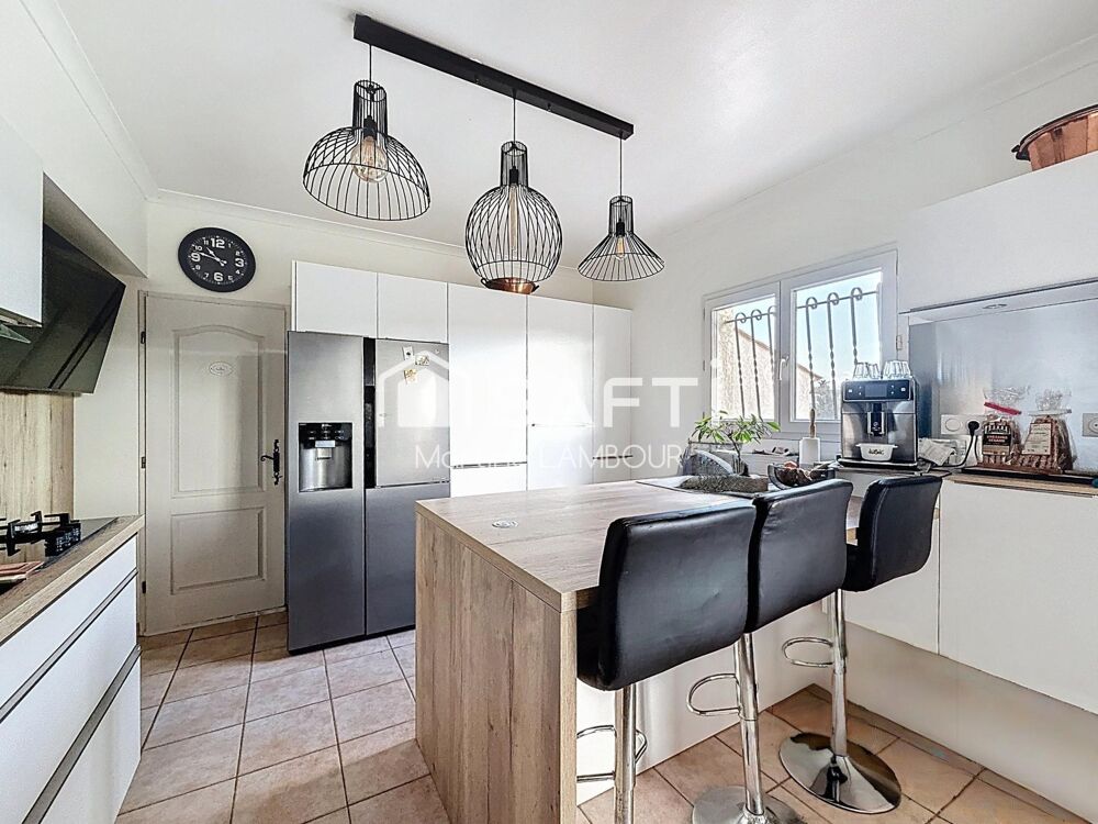 Maison T5 de plein-pied avec grand garage sur terrain plat 869 m² piscinable