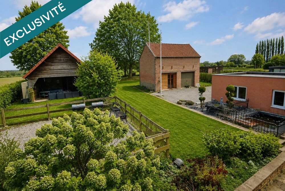 Ensemble de batis avec 431 m2 habitables, 15 chambres, 6 salles d'eau, dépendances 30m2 et 43 m2, 1455 m2 de parcelle!