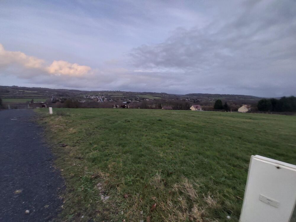 Vente Terrain Beau Terrain Constructible , Borné et  Viabilisé, avec SUPERBE vue sur la Vallée! Saint-martin-de-mailloc