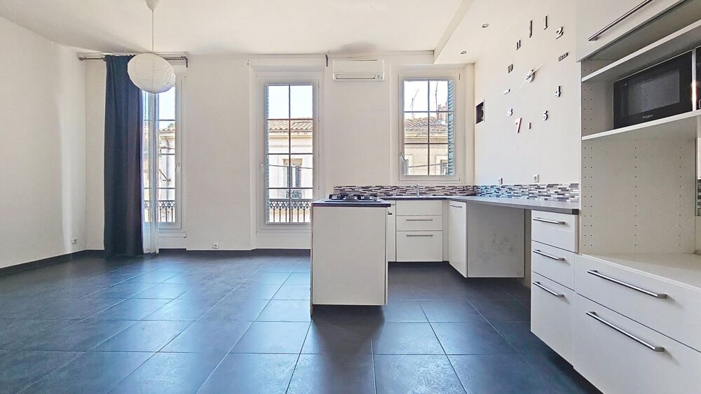 Le charme dun village, ce T3 contemporain au centre de Roquevaire va vous surprendre