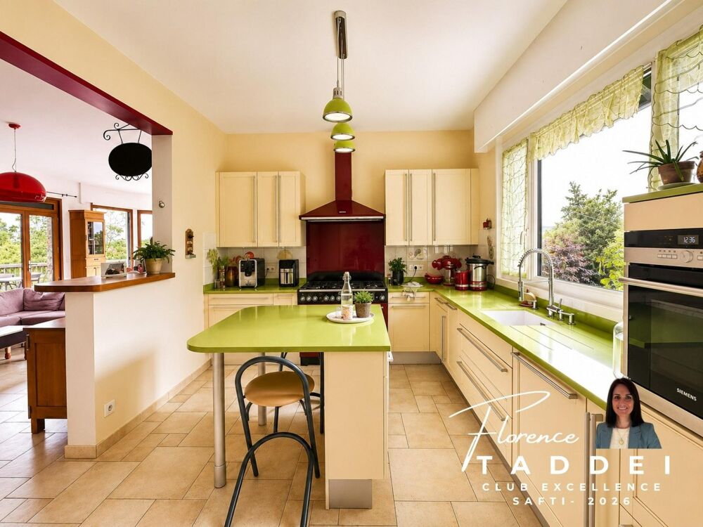 MARCOUSSIS  Maison familiale 5 chambres + sous sol total sur terrain de 1 500 m²