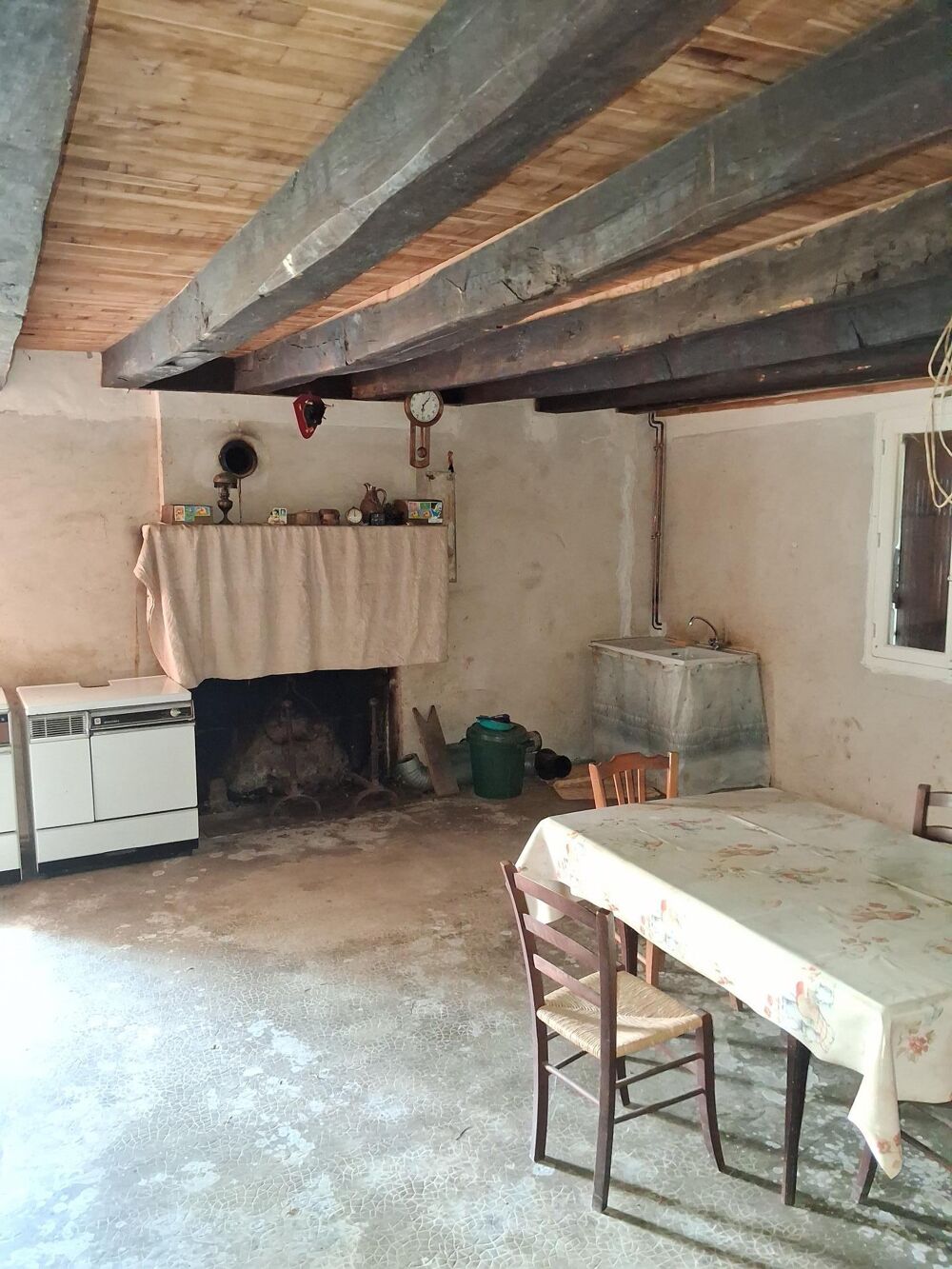 Maison campagne 4 piéces ,114m2 , 2 granges , 10 ha de terrain