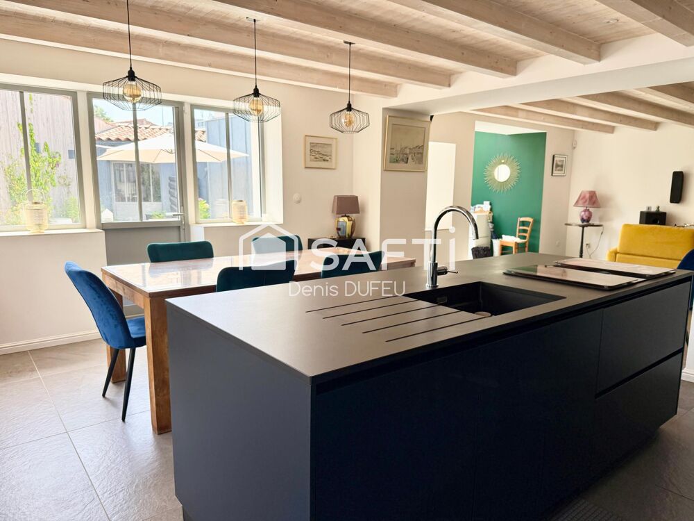 LA ROCHELLE  À DEUX PAS DU VIEUX-PORT | MAISON DE CHARME RÉNOVÉE AVEC PATIO