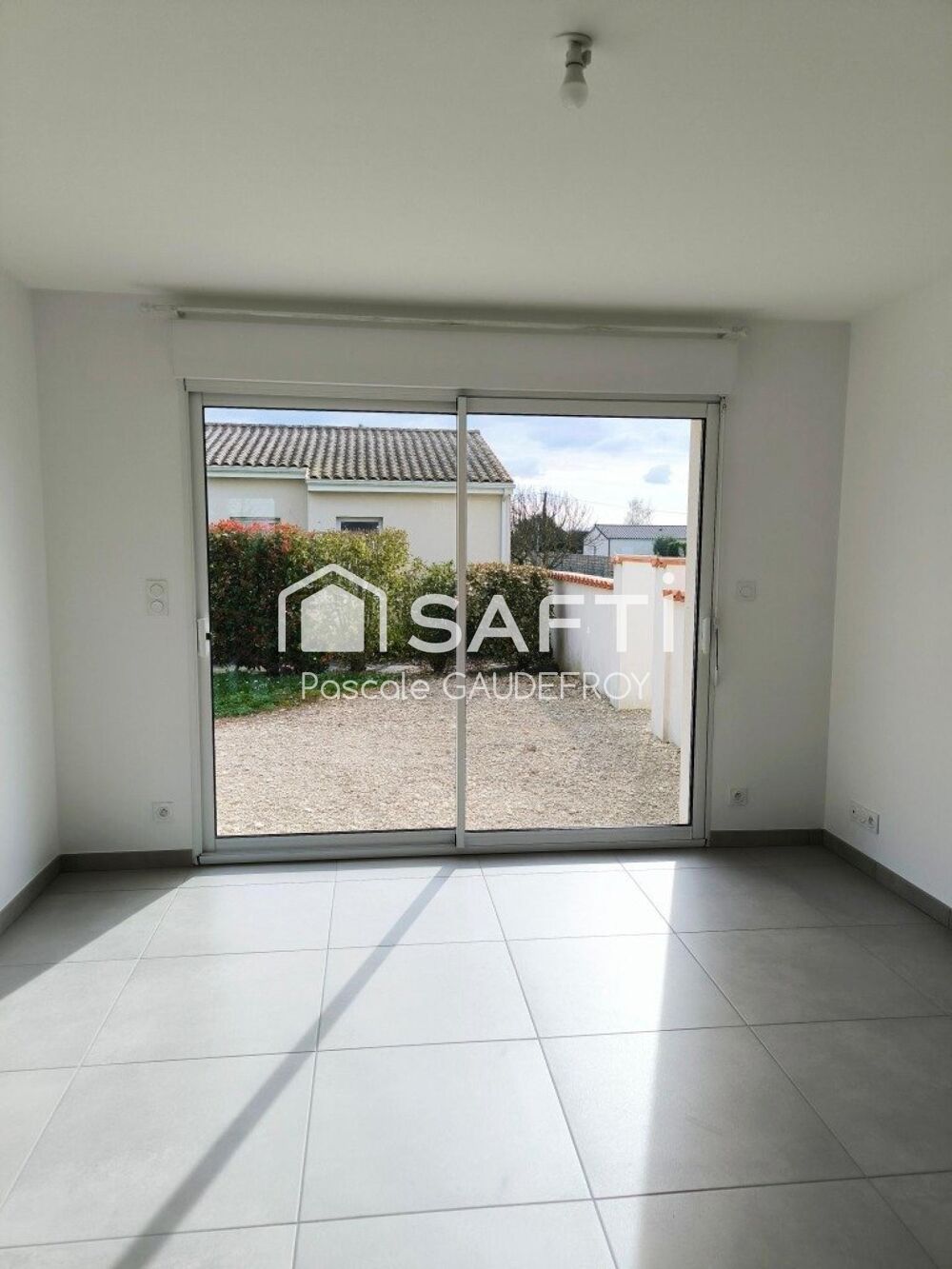 Vente Maison MAISON DE PLAIN-PIED AVEC JARDIN, ENVIRONNEMENT CAMPAGNE ! Saint-simon-de-pellouaille