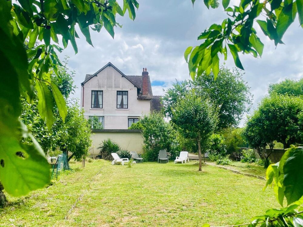 Jolie et confortable maison bourgeoise située entre SENS et JOIGNY.