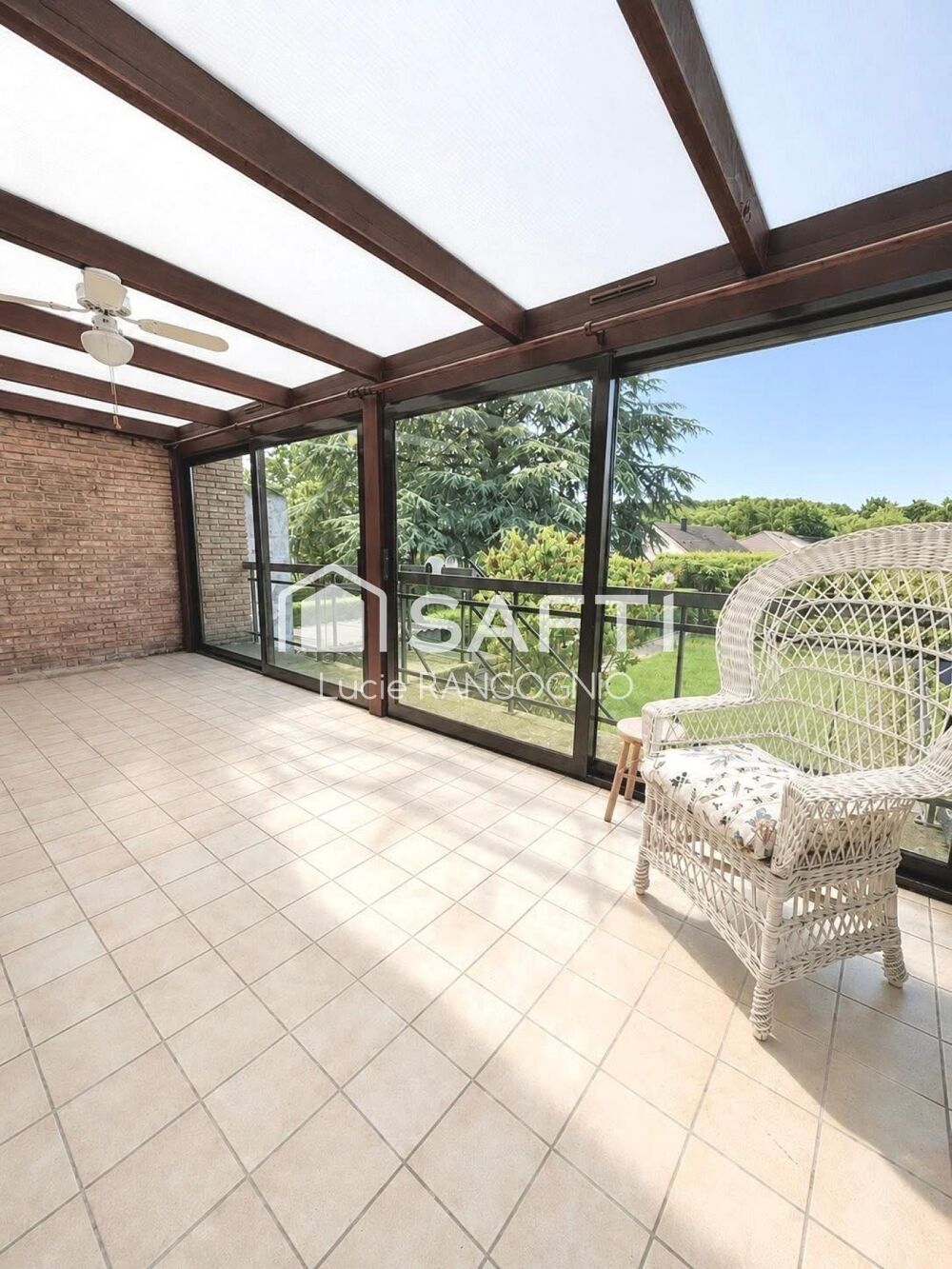 Jolie mitoyenne avec sous sol et jardin