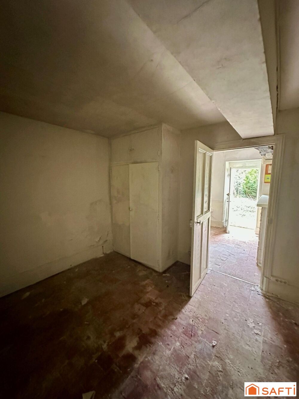 Maison de village à rénover avec grange attenante
