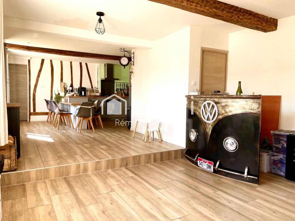 ? Nouveauté à ne pas manquer ! Découvrez cette belle maison de 153 m² entièrement rénovée, offrant de beaux volumes, des équipem