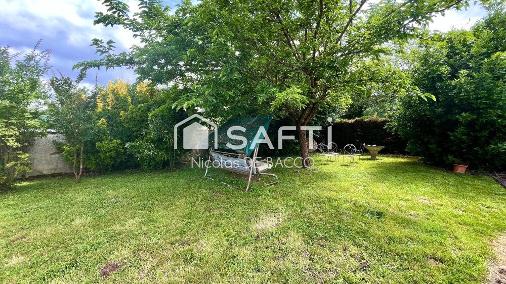 Maison de famille de 160 m2, sur une parcelle de 3220 m2.