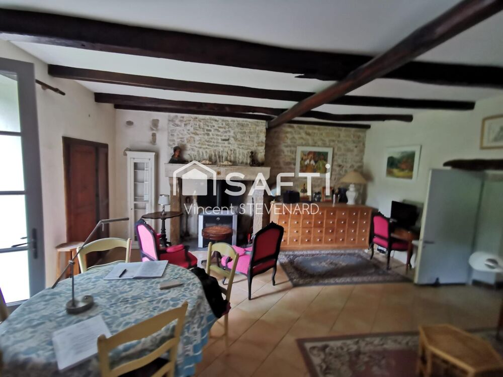 Maison de village avec accès facile a la N10 entre Ruffec et Sauzé-Vaussais