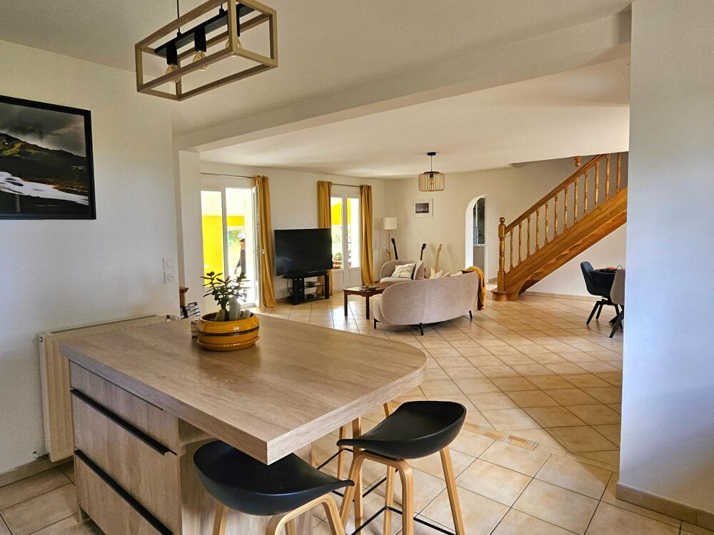 Vente Maison Maison 172m² - 4 chambres - garage 60m² Saint-sulpice-la-pointe