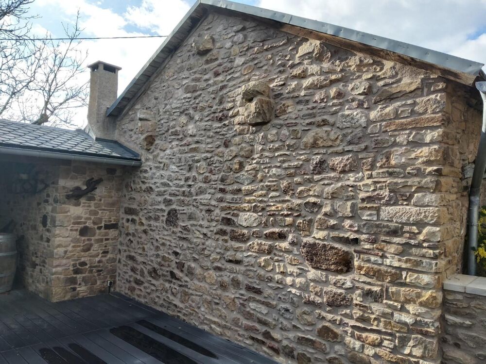 Vente Maison Ensemble de trois maisons en pierre dont un gte sur un terrain plat de 7000m2 Martrin