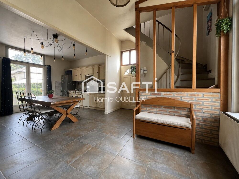 Vente Maison Demeure de caractère avec dépendances au cœur d'un parc arboré Saint-pavace