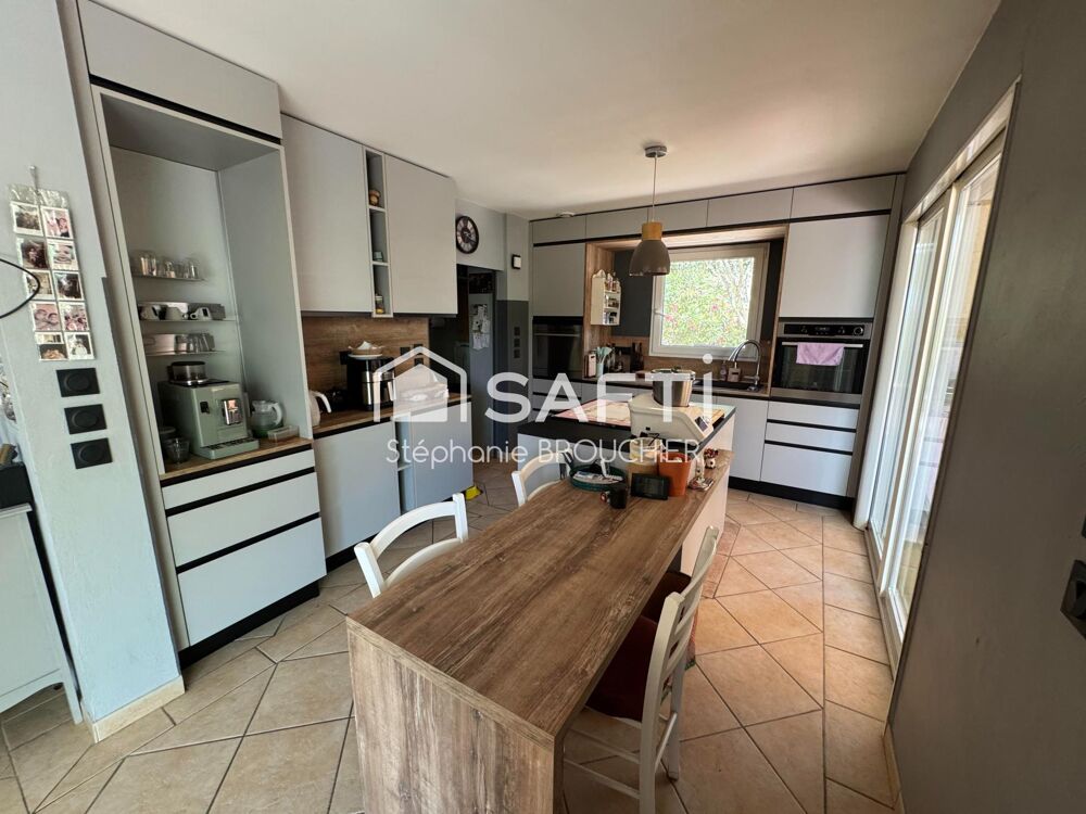 Maison 200m² avec dépendance et piscine