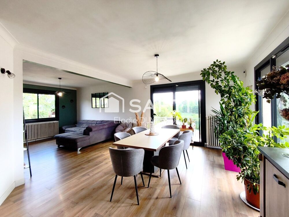 Très belle maison située à Saint-Amour d'une surface habitable de 264 m2 sur terrain arboré de 2300 m2