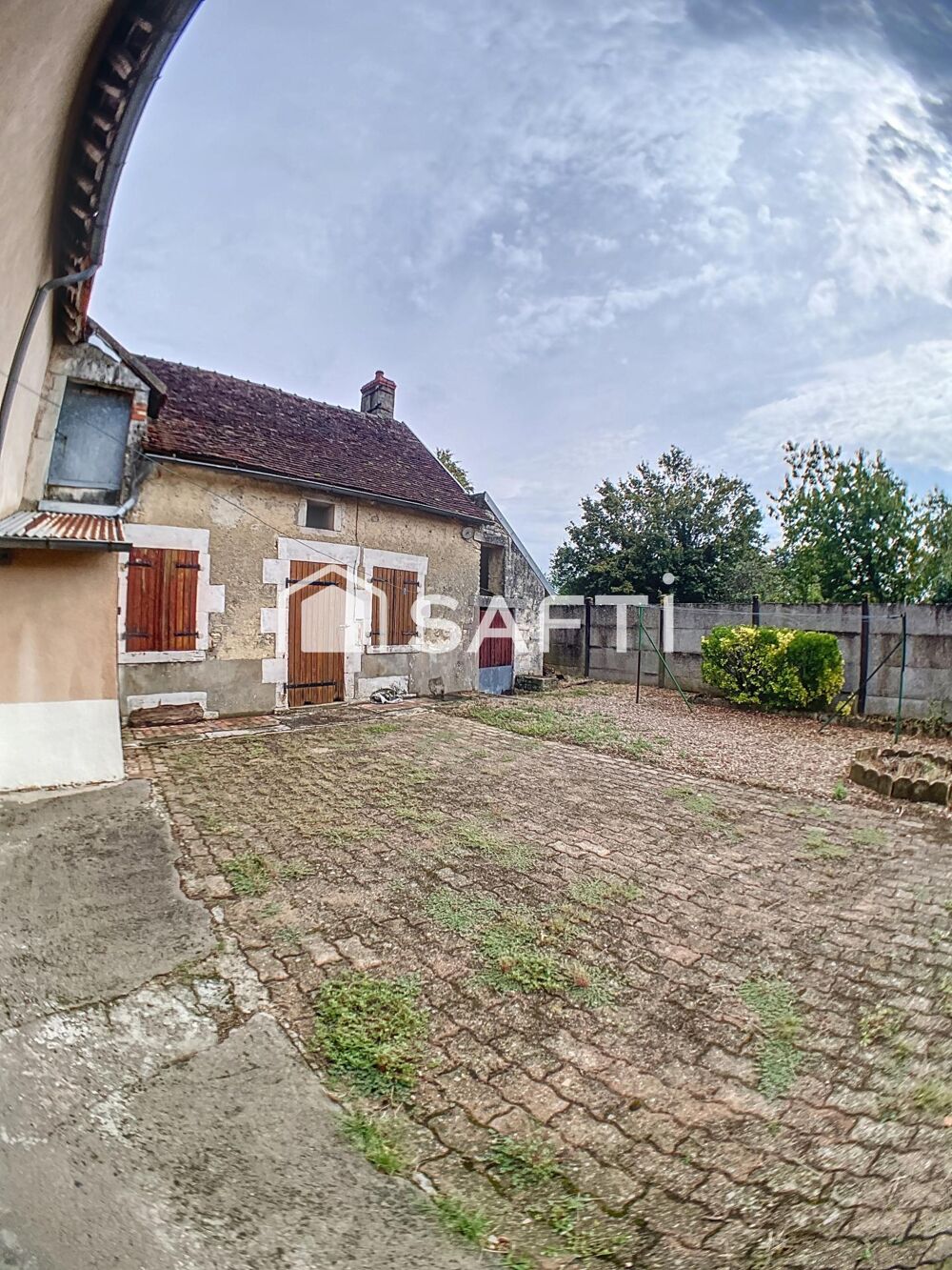 Vente Maison Maison 6 pièces avec trois garages et une dépendance aménageable Ciez