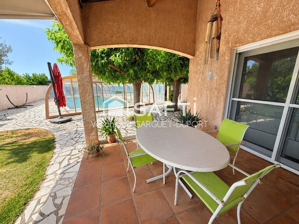 Grande villa familiale avec piscine et dépendances