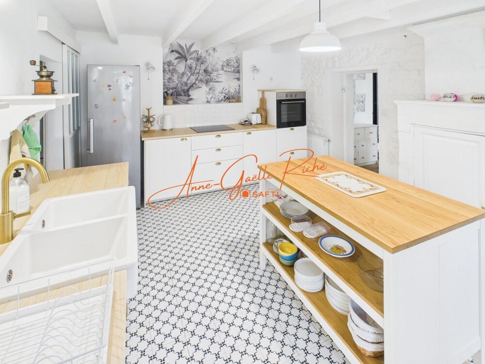 � vendre  Propri�t�/ch�teau Saint-Porchaire (17250)