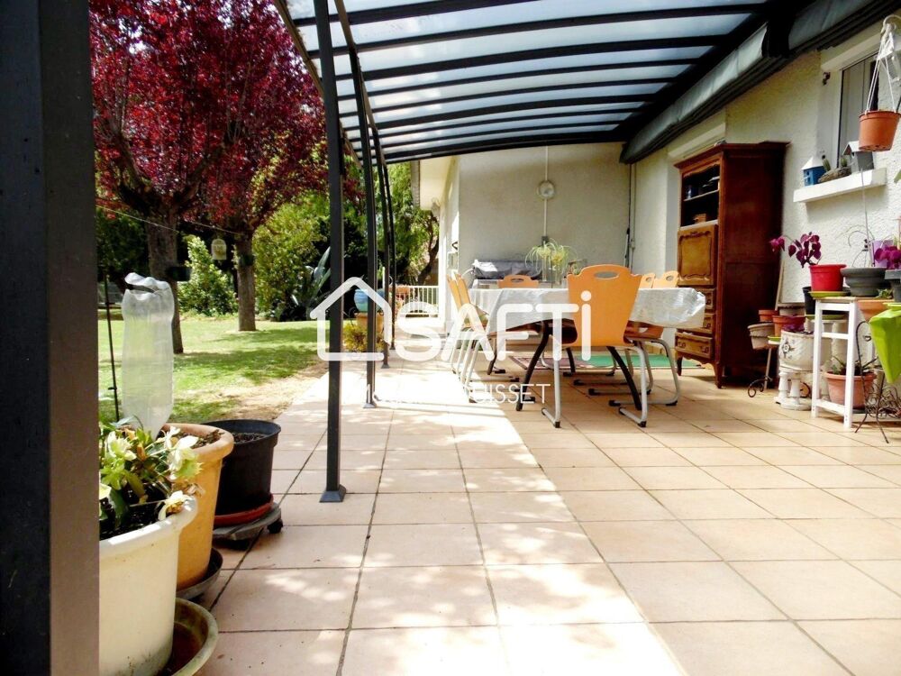 Vente Maison Maison de plain-pied T4 de 168m2, 3 chambres, grande terrasse, sous sol avec une cuisine, salle d'eau et une pièce polyvalente d Estancarbon