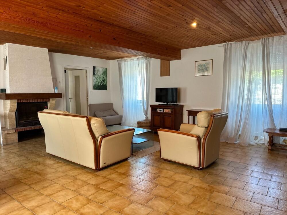 Maison de bourg avec activité gîte  Rentabilité immédiate (15 320 €/an)