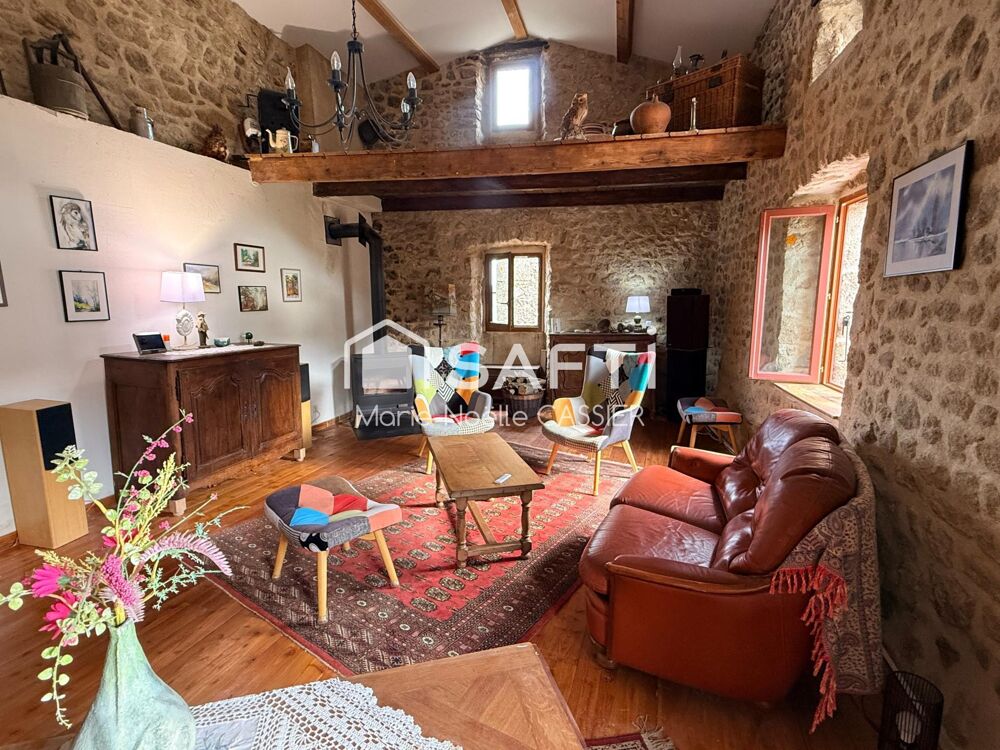 Vente Maison Maison de caractère rénovée – 170 m² – 5 chambres – 1,4 ha de terrains Silhac