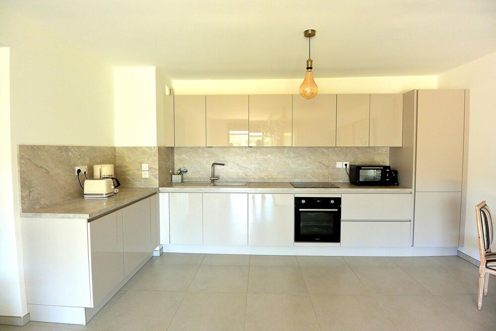 Vente Appartement En Exclusivité:  Appartement de type 3 avec terrasse jardin dans résidence haut de gamme avec piscine Aubagne