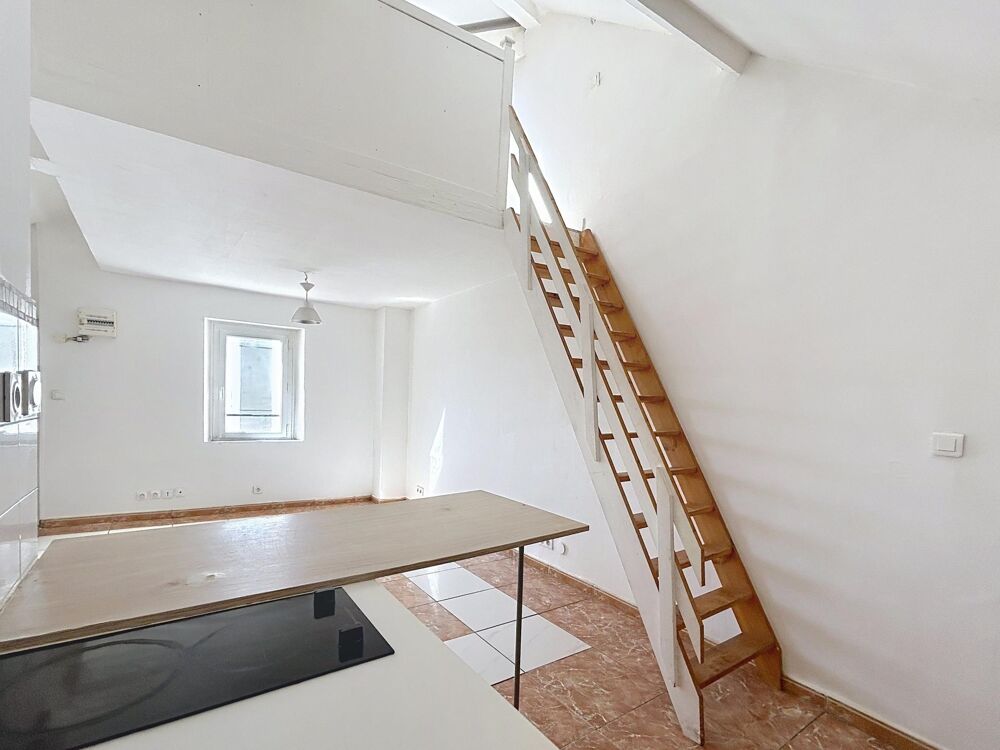 Appartement de type T2 de 55 m² au sol, Cave carrelée de 20 m², 1 emplacement de stationnement voiture + 1 pour deux roues
