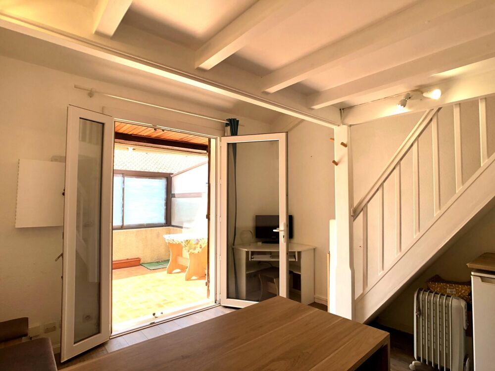 Maison de type T2 cabine rénovée et climatisée avec terrasse et parking