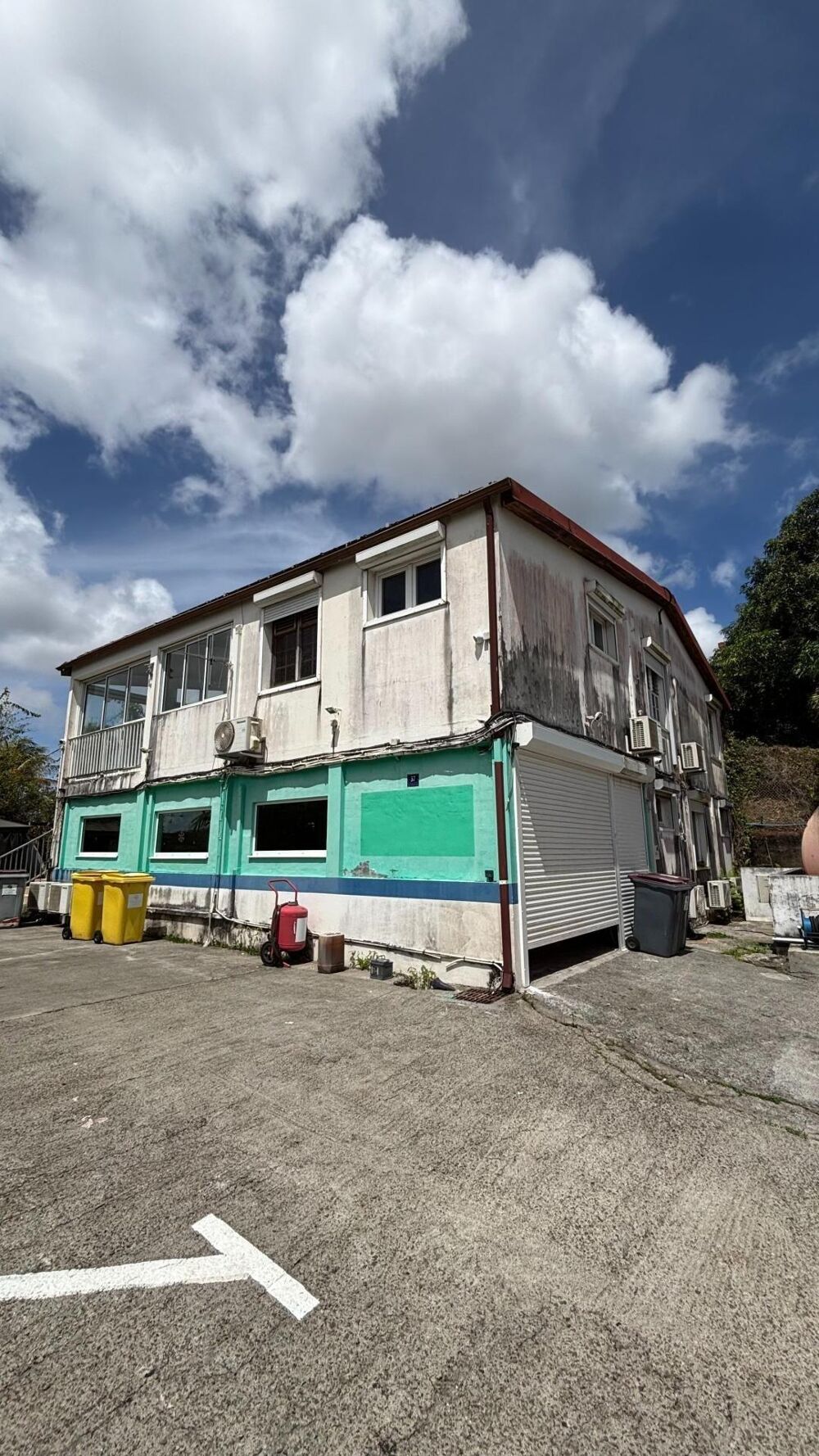   Local 125m² Rivière-Salée - Électricité incluse ! 