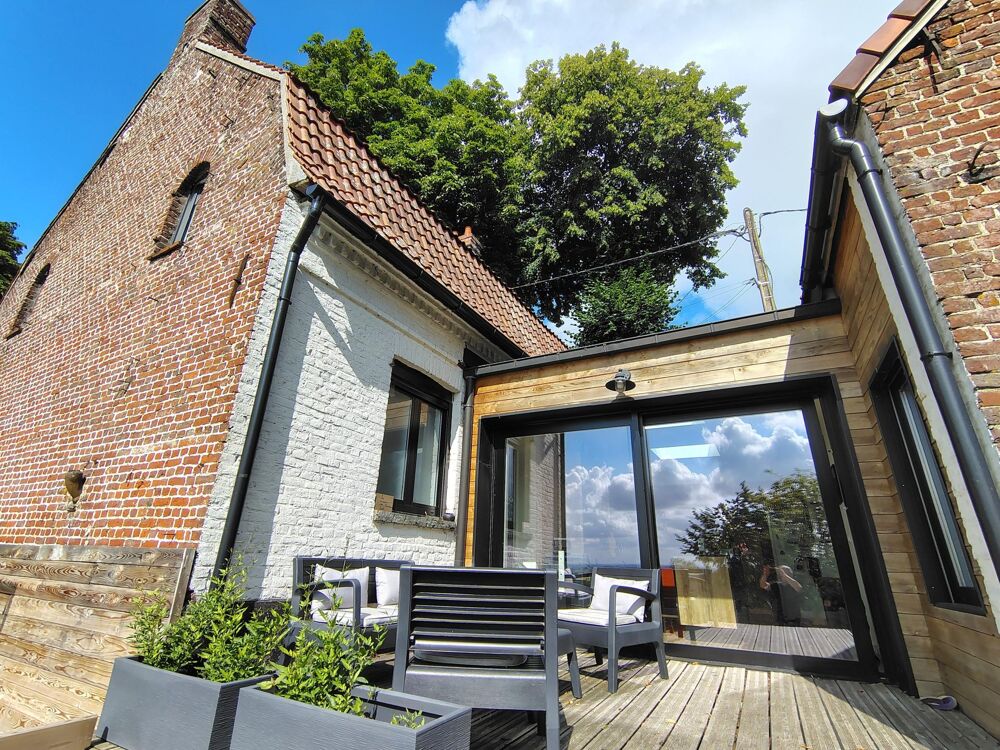 Magnifique flamande rénovée, 160 m², 4/5 chambres, terrasse avec vue dégagée, parking, jardin clos.