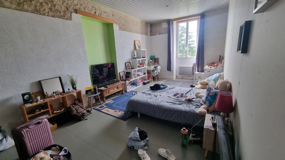 Vente Maison Authentique maison charentaise avec fort potentiel – 170 m² habitables, vastes dépendances Cozes