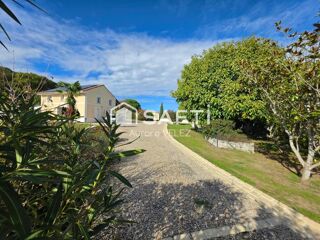 Maison 13 pièces 500 m² · à Saint-Germain-de-Lusignan · 500 m² · 751 000 €