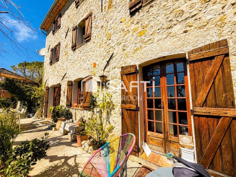 Bastide de caractère vue dominante au coeur du village